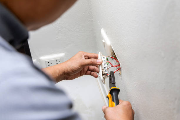 Best Circuit Breaker Repair  in Lindsborg, KS